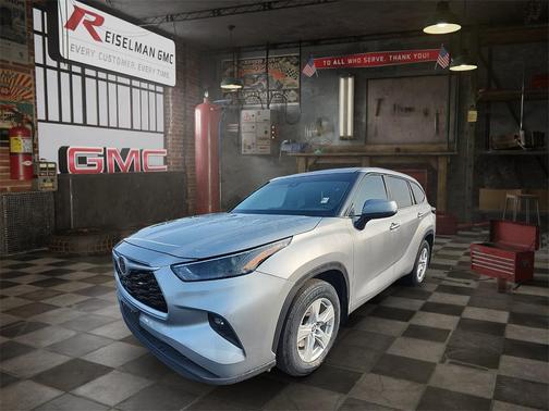 2024 Toyota Highlander LE