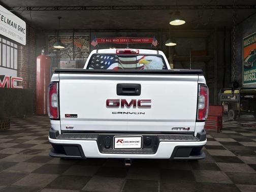 Summit White 2022 GMC Canyon AT4