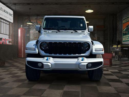 Silver Zynith Clearcoat 2024 Jeep Wrangler 4xe High Altitude