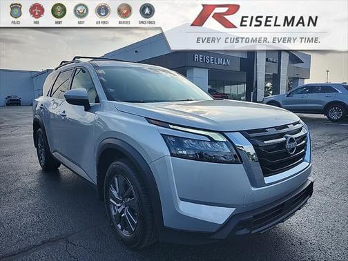 2024 Nissan Pathfinder SV