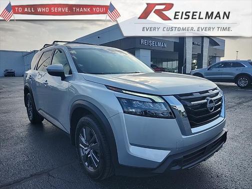 2024 Nissan Pathfinder SV