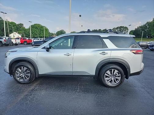 2024 Nissan Pathfinder SV