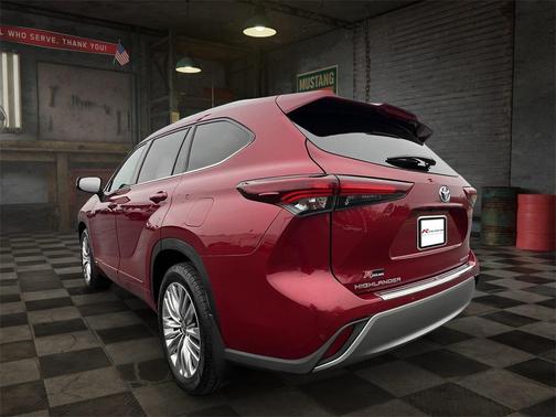 2024 Toyota Highlander Hybrid Platinum