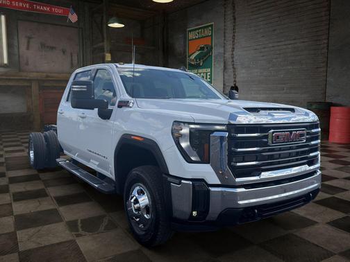 Summit White 2026 GMC Sierra 3500 SLE