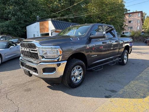 2019 RAM 3500 Tradesman Crew Cab 4x4 6'4' Box