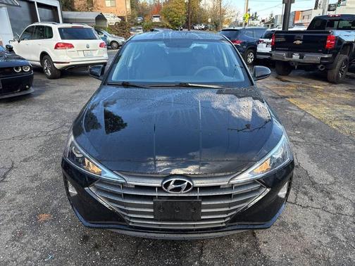 2019 Hyundai ELANTRA SE