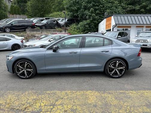 2024 Volvo S60 B5 Core Dark Theme