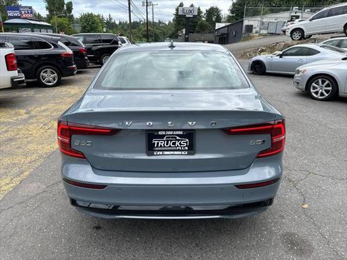 2024 Volvo S60 B5 Core Dark Theme