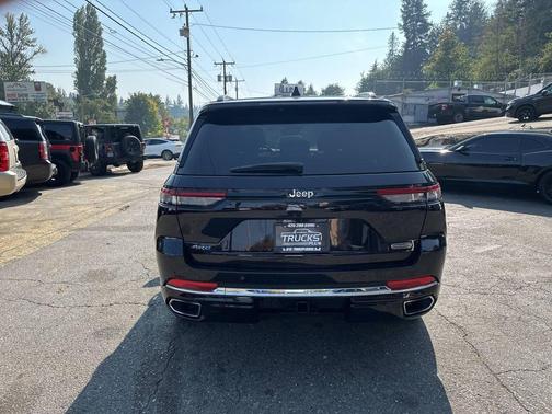 2022 Jeep Grand Cherokee 4xe Overland