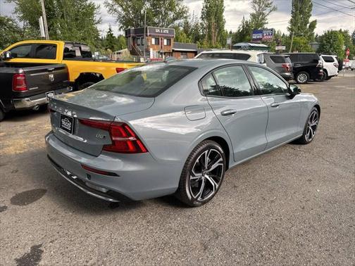 2024 Volvo S60 B5 Core Dark Theme