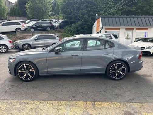 2024 Volvo S60 B5 Core Dark Theme