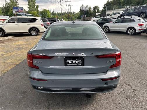 2024 Volvo S60 B5 Core Dark Theme