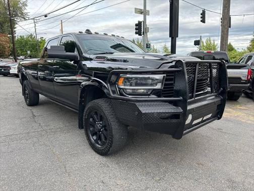 2020 RAM 3500 Laramie Crew Cab 4x4 8' Box