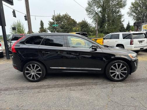 2016 Volvo XC60 T6 Drive-E Platinum