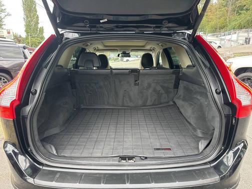 2012 Volvo XC60 T6 R-Design Platinum