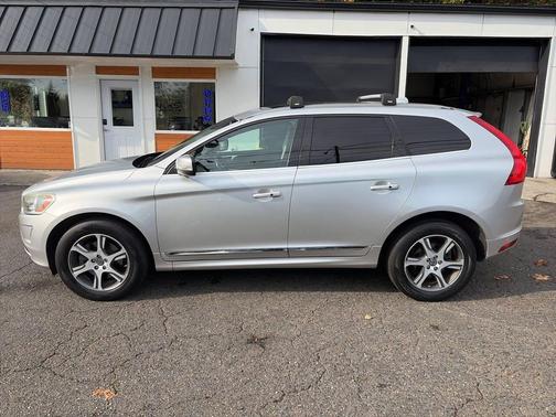 2014 Volvo XC60 T6 R-Design Platinum