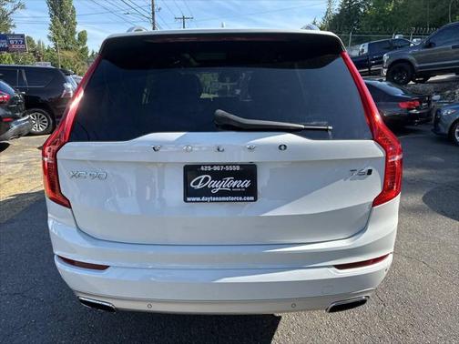 2017 Volvo XC90 T6 Momentum