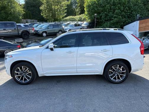 2017 Volvo XC90 T6 Momentum