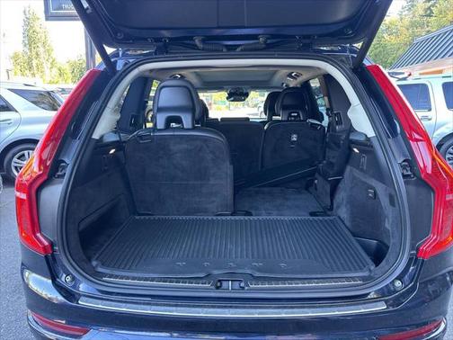 2016 Volvo XC90 T6 Momentum