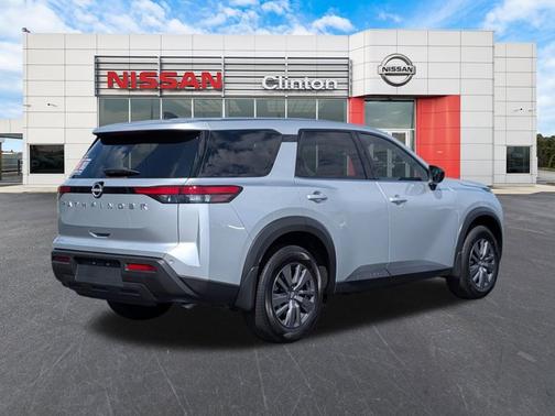 2025 Nissan Pathfinder S