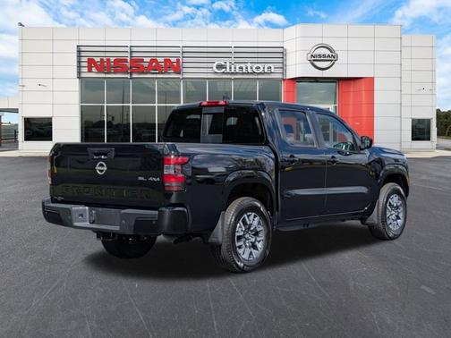 2024 Nissan Frontier SL
