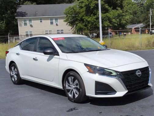 Glacier White 2025 Nissan Altima S