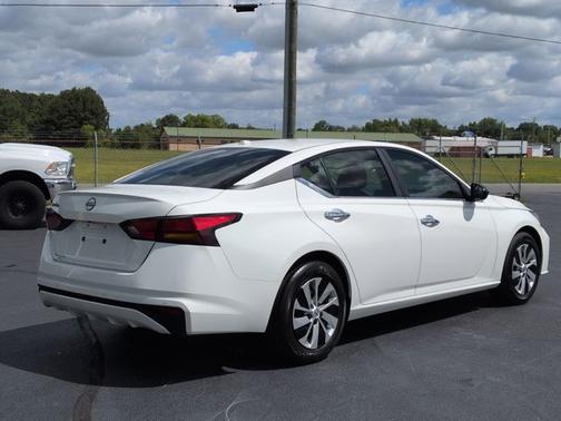 Glacier White 2025 Nissan Altima S
