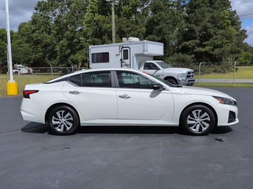 Glacier White 2025 Nissan Altima S