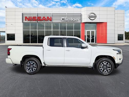 2024 Nissan Frontier SL