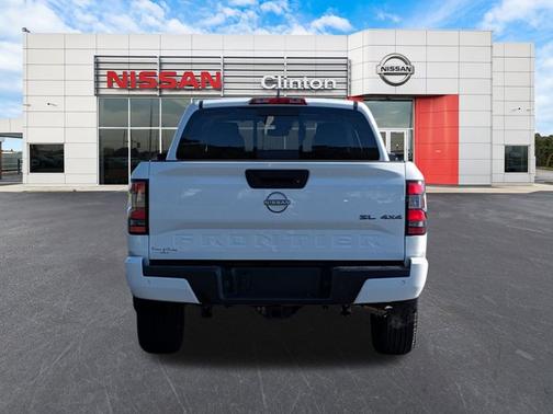 2024 Nissan Frontier SL