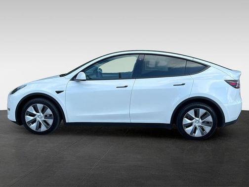 Pearl White Multi-Coat 2023 Tesla Model Y Long Range Dual Motor All-Wheel Drive