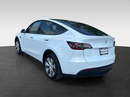 Pearl White Multi-Coat 2023 Tesla Model Y Long Range Dual Motor All-Wheel Drive