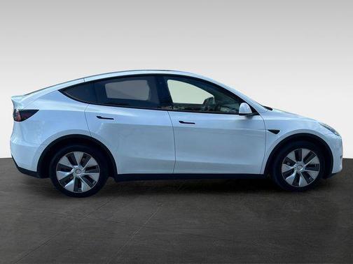 Pearl White Multi-Coat 2023 Tesla Model Y Long Range Dual Motor All-Wheel Drive