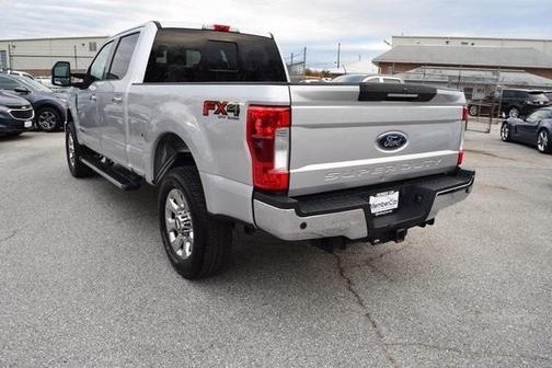 Photo 3 of 36 of 2017 Ford F-250 Lariat