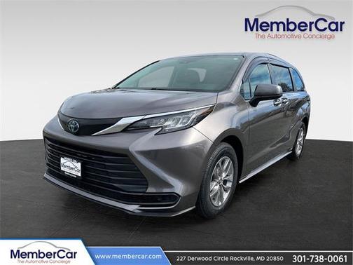 2022 Toyota Sienna LE