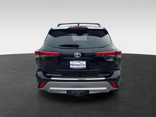 2023 Toyota Highlander Hybrid Platinum
