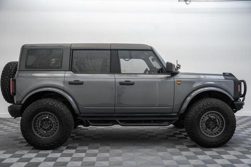Gray Metallic 2022 Ford Bronco Badlands