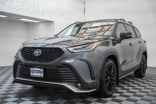 Magnetic Gray Metallic 2023 Toyota Highlander XSE