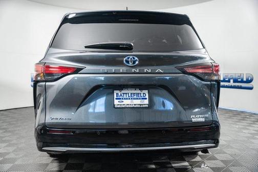 2025 Toyota Sienna Platinum
