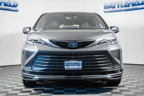 2025 Toyota Sienna Platinum