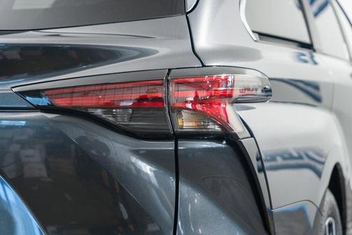 2025 Toyota Sienna Platinum