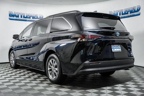 2024 Toyota Sienna LE