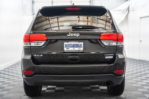 Brilliant Black Crystal Pearlcoat 2016 Jeep Grand Cherokee Laredo