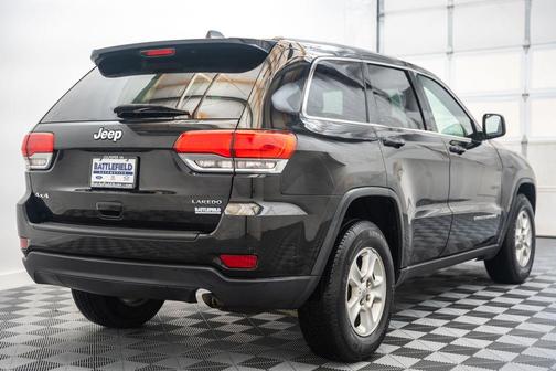 Brilliant Black Crystal Pearlcoat 2016 Jeep Grand Cherokee Laredo