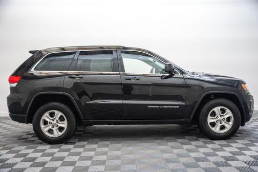 Brilliant Black Crystal Pearlcoat 2016 Jeep Grand Cherokee Laredo