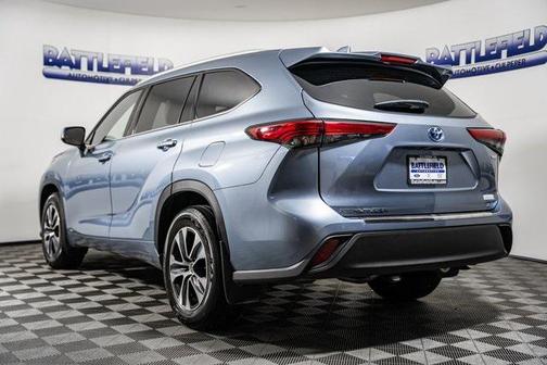 2022 Toyota Highlander Hybrid XLE