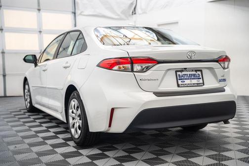 Ice Cap 2025 Toyota Corolla LE