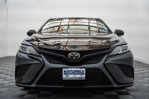 Midnight Black Metallic 2020 Toyota Camry SE