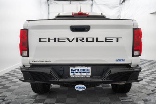 Summit White 2023 Chevrolet Colorado Trail Boss