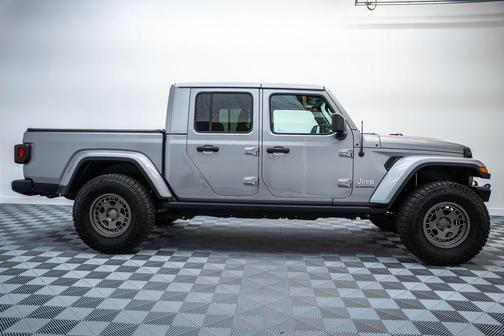 Billet Silver Metallic Clearcoat 2020 Jeep Gladiator Overland